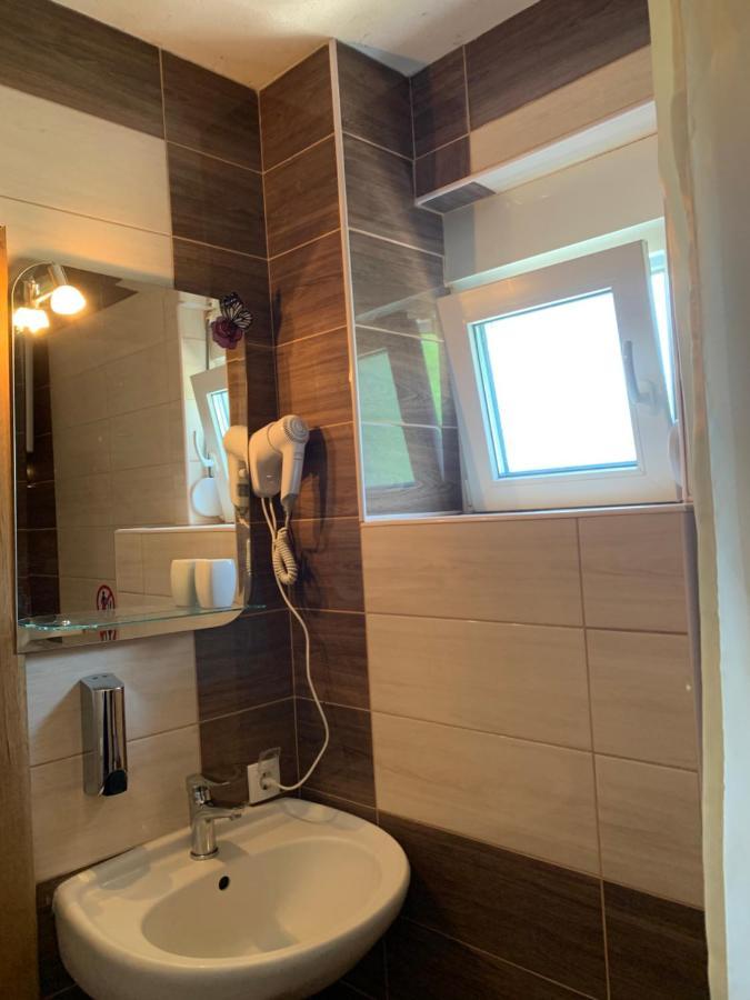 Riverside Guesthouse & Sauna Vuthaj エクステリア 写真